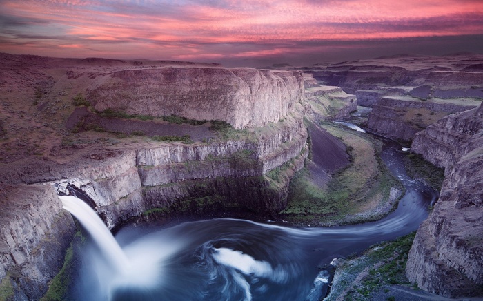 Palouse Falls State Park at sunset