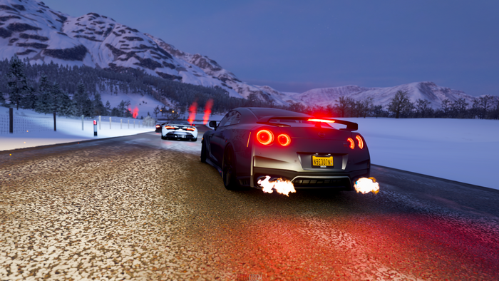 Nissan GT-R and McLaren 720S in Forza Horizon 4