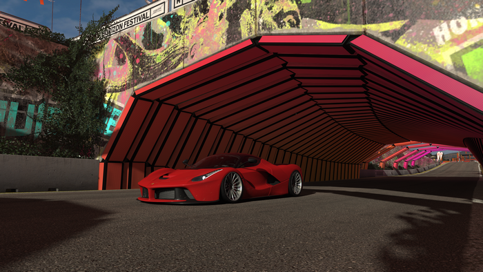 Red Ferrari LaFerrari in Forza Horizon 4 tunnel