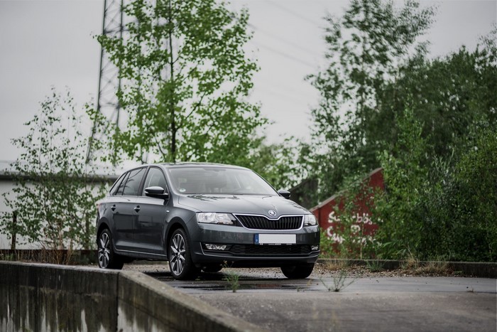 Škoda Rapid car parked outdoors