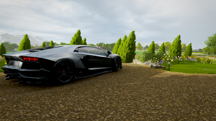 Black Lamborghini Aventador SVJ in Forza Horizon 4