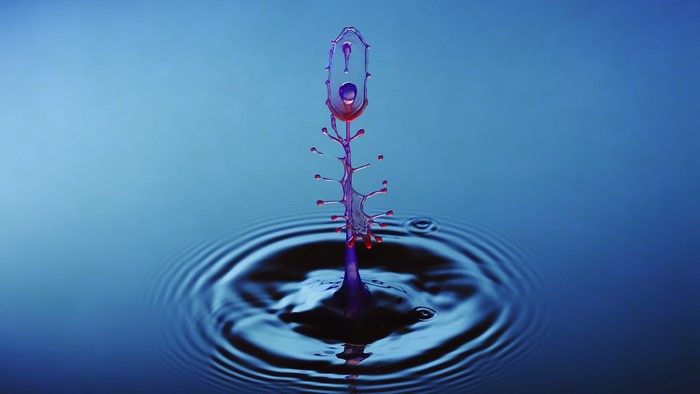 Water drop collision sculpture