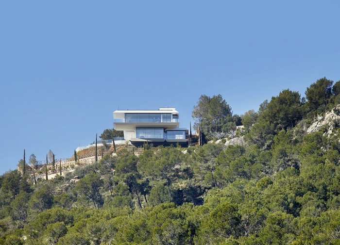 Modern luxury mansion on a wooded hillside