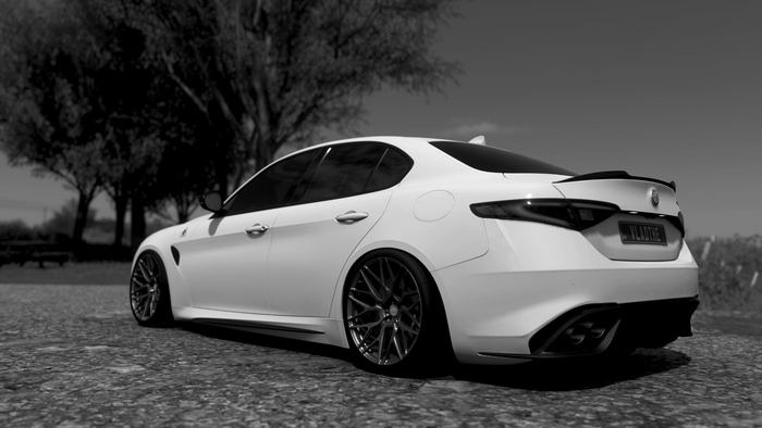 White Alfa Romeo Giulia Quadrifoglio in Forza Horizon 4