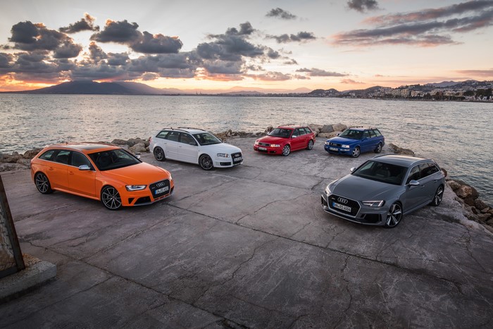 4K Audi RS4 Avant Group by the Sea