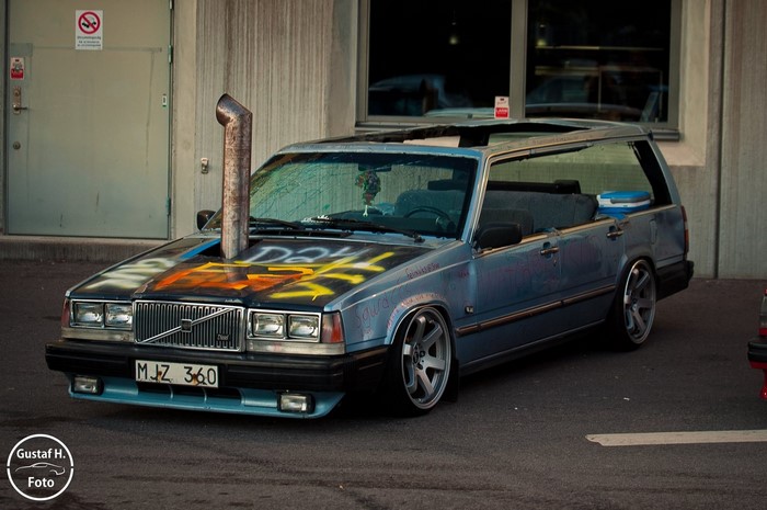Volvo 740 Station Wagon with Custom Exhaust