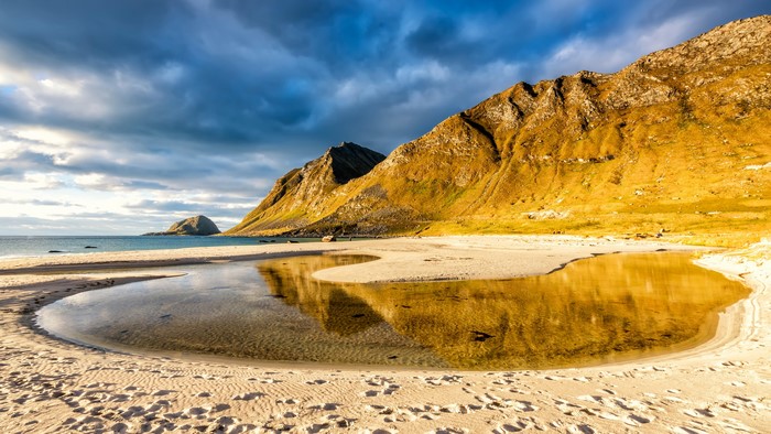 Beach with pond and mountains