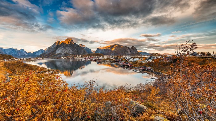 4K Lofoten Mountains Landscape in Fall