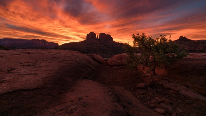 4K sunset over Cathedral Rock, Arizona, USA