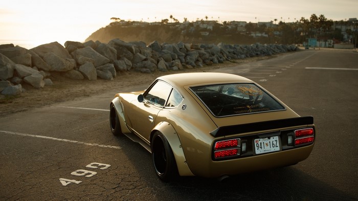 Gold Nissan Fairlady Z with bolt-on fender flares