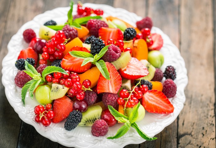 4K fruit salad with berries and mint