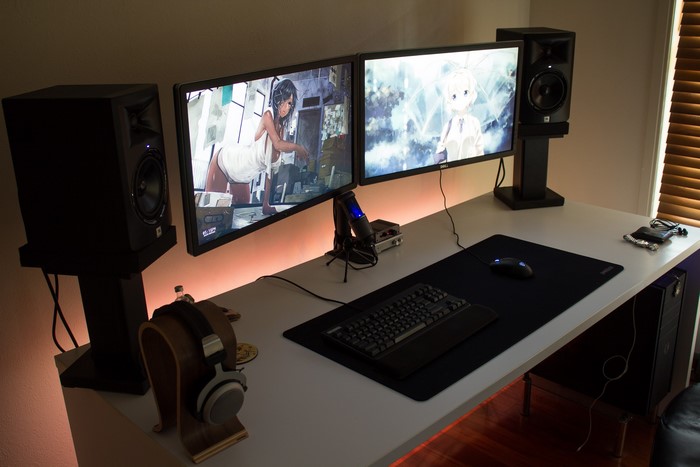 Dual monitor gaming setup with speakers and headphones