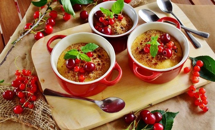 Desserts with berries and mint