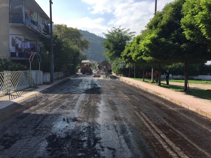 Road resurfacing with trucks and trees in Turkey