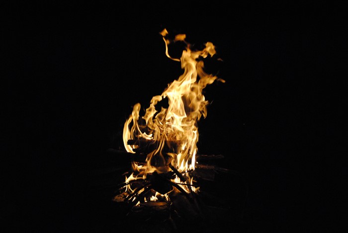 4K fire burning wood at night