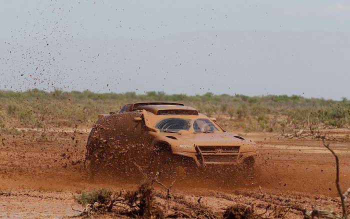 Volkswagen Race Touareg driving through mud