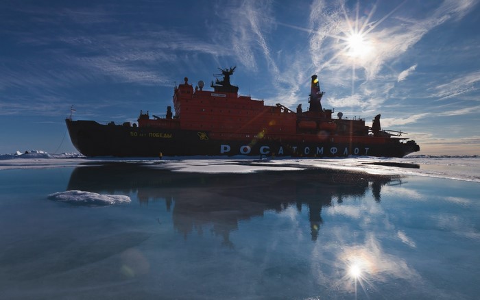 Nuclear-powered icebreaker 50 Let Pobedy in ice
