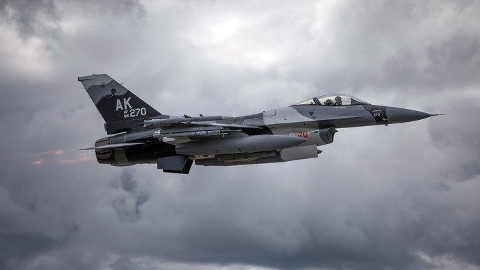 General Dynamics F-16 Fighting Falcon in flight