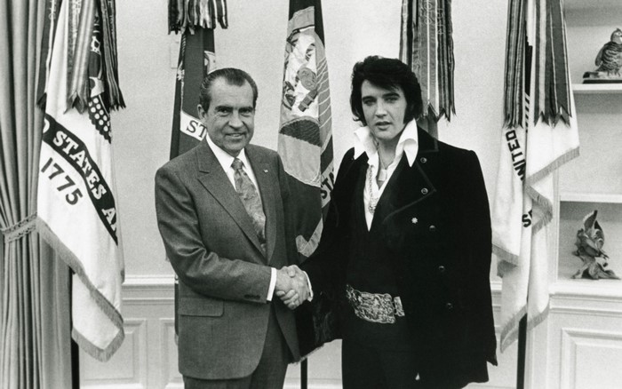 Elvis Presley shakes hands with President Richard Nixon