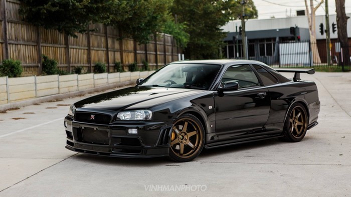 Black Nissan Skyline GT-R R34 JDM Sports Car