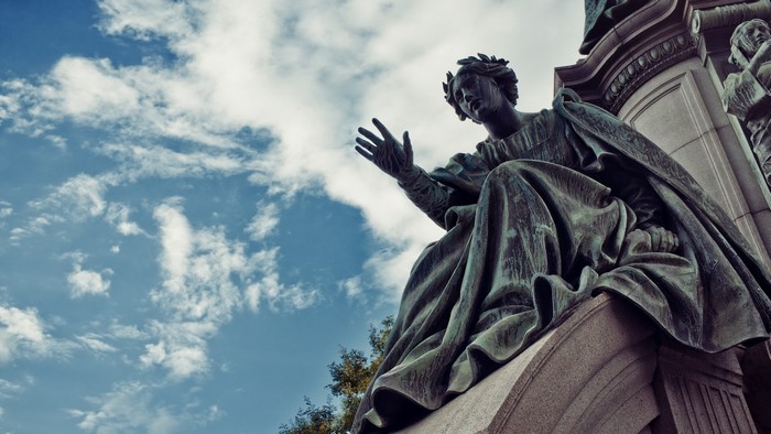 Statue of a woman in Edinburgh, Scotland
