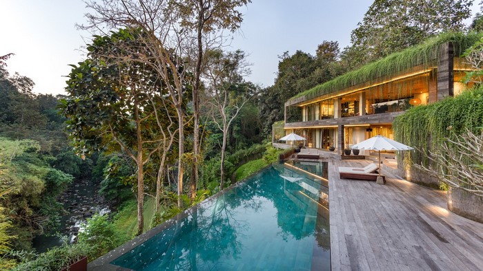 Infinity Edge Pool and Modern House in Bali Jungle
