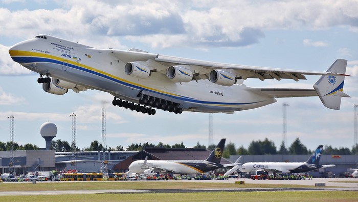 Antonov An-225 Mriya cargo plane taking off