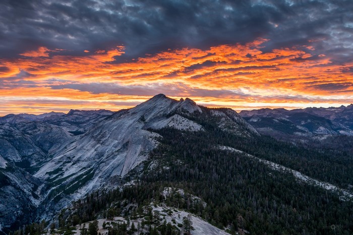 Sunrise over Yosemite National Park mountains and valley