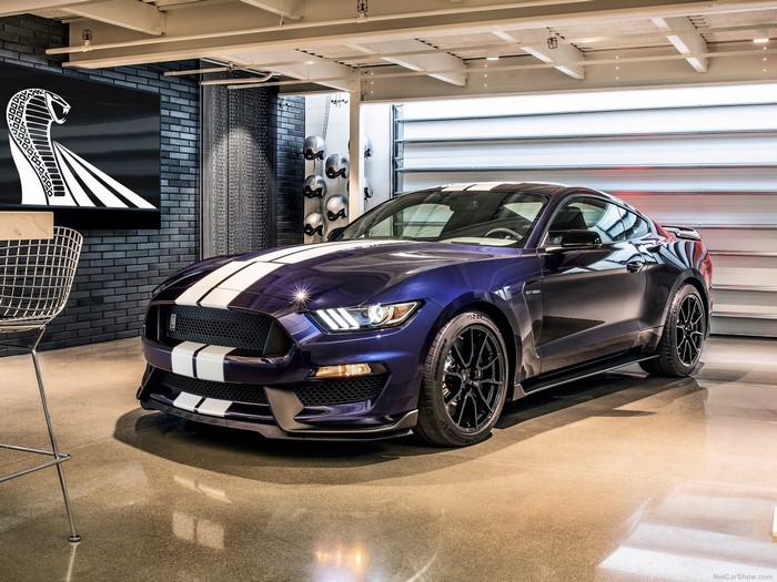 Ford Mustang Shelby GT350 in a garage
