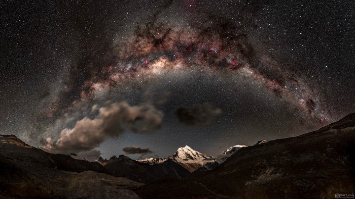 Milky Way over mountains at night