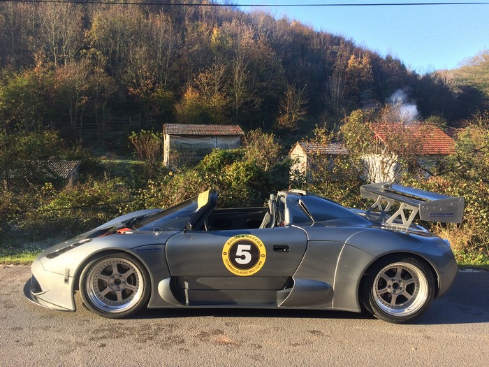 Silver sports car with racing number 5
