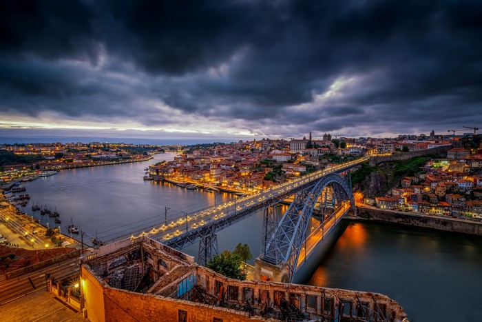 Dom Luís I Bridge over Douro River in Porto, Portugal