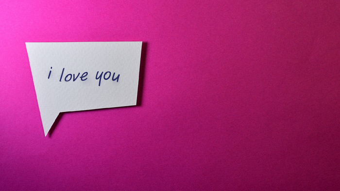 Speech bubble with text "i love you" on pink background