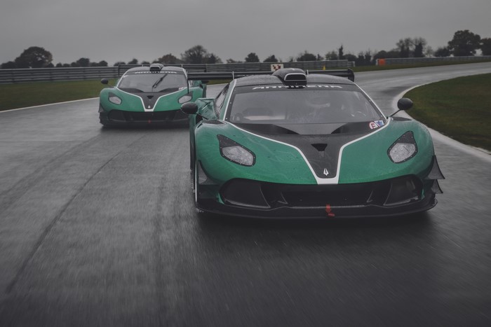 4K Arrinera Hussarya GT race cars on a wet track