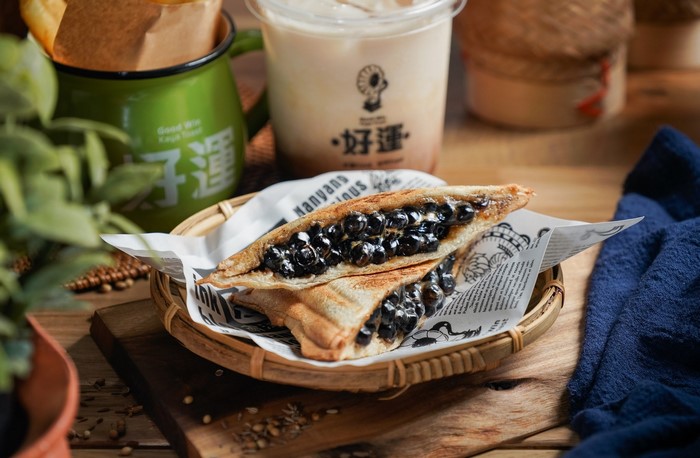 Bubble tea sandwich with milk tea and kaya toast