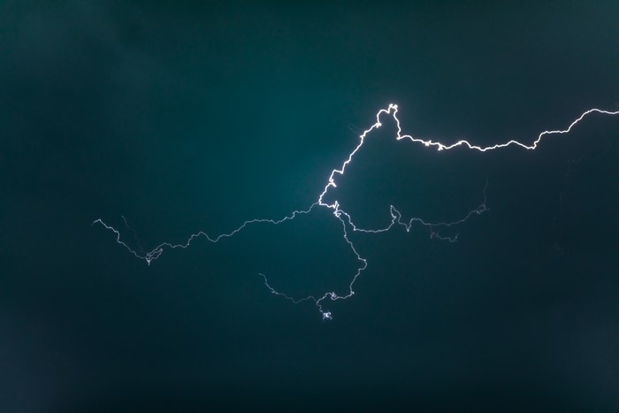 4K Minimalist Lightning in Blue Storm
