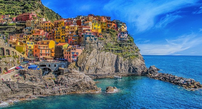 Colorful houses on a cliff overlooking the sea in Cinque Terre, Italy