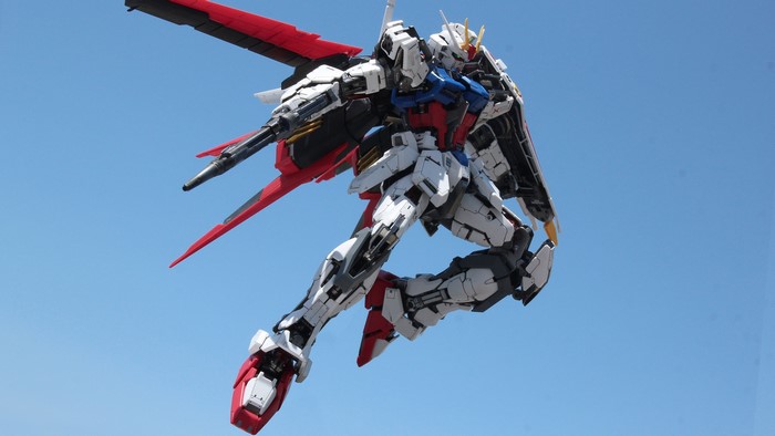 Gundam Aile Strike Master Grade Model Kit