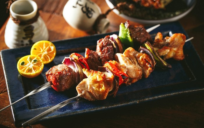 Meat and vegetable skewers with kumquats and sake set