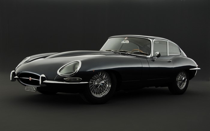 Jaguar E-Type car with license plate 177225 TN