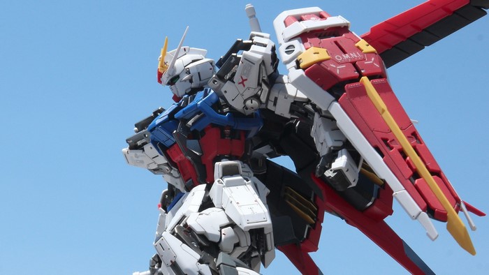 Gundam Aile Strike Master Grade Robot