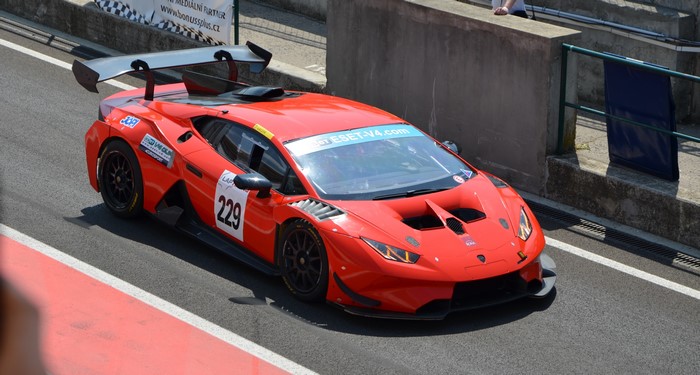 4K Red Lamborghini Huracan Race Car
