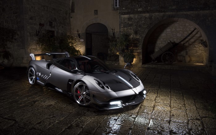 4K Silver Pagani Huayra Supercar