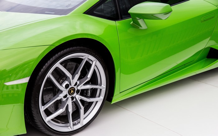 Lamborghini Huracan green car wheel
