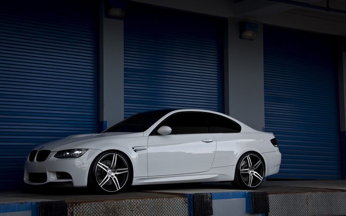 White BMW E92 M3 Coupe