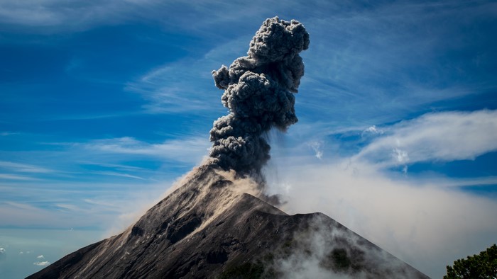 Volcán de Fuego eruption with smoke plume