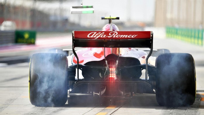 Alfa Romeo Formula 1 car with smoke from tires