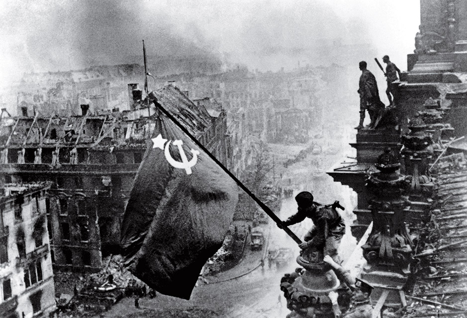 Raising a Flag over the Reichstag (Yevgeny Khaldei, 1945)