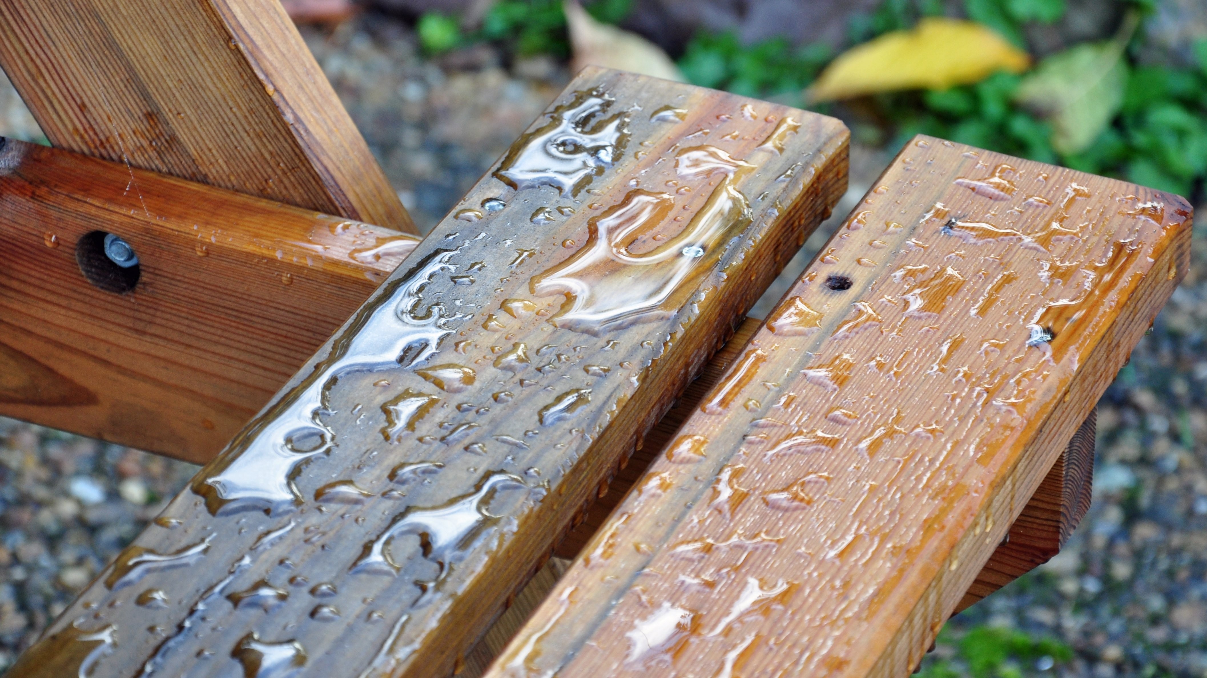 Water droplets on a wet wooden surface HD Wallpaper