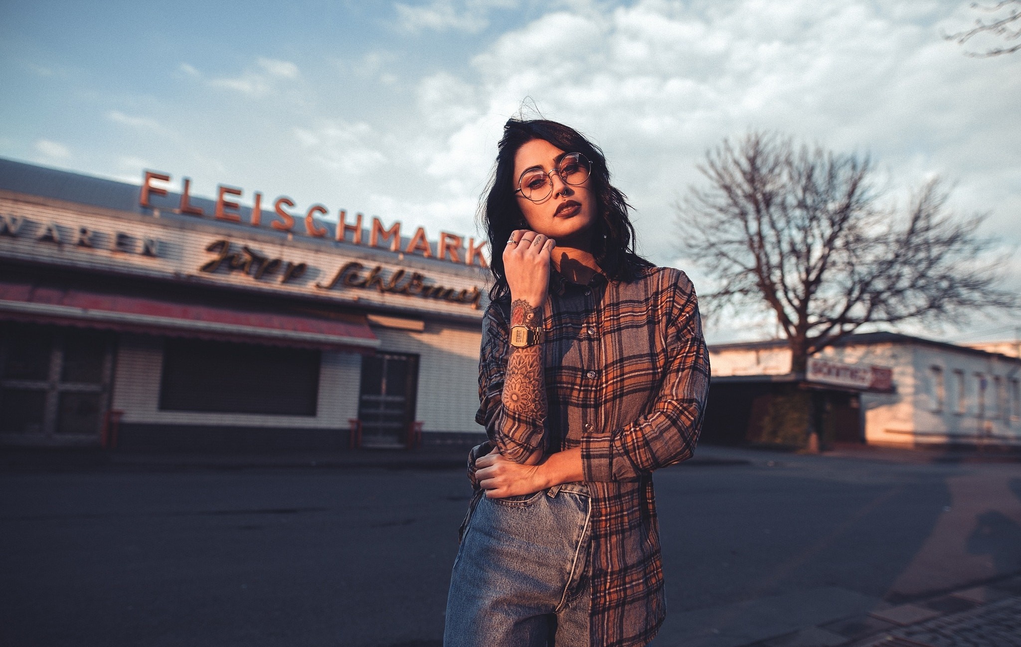 Woman with tattoos and glasses in front of Fleischmarkt HD Wallpaper